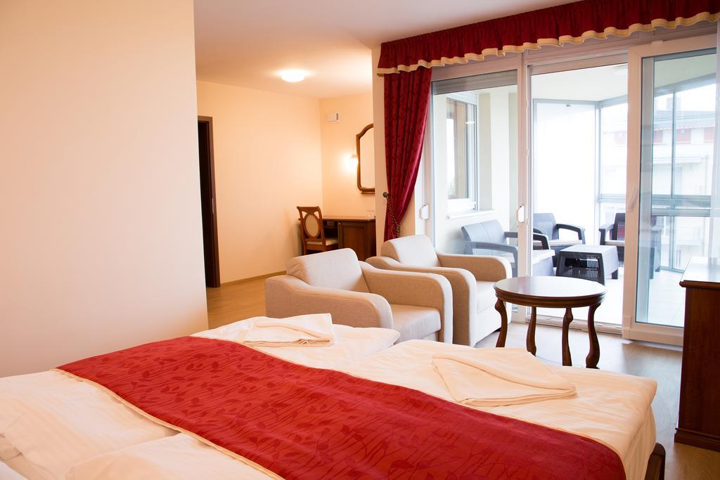 Luxury Hotel Siófok Habitación foto