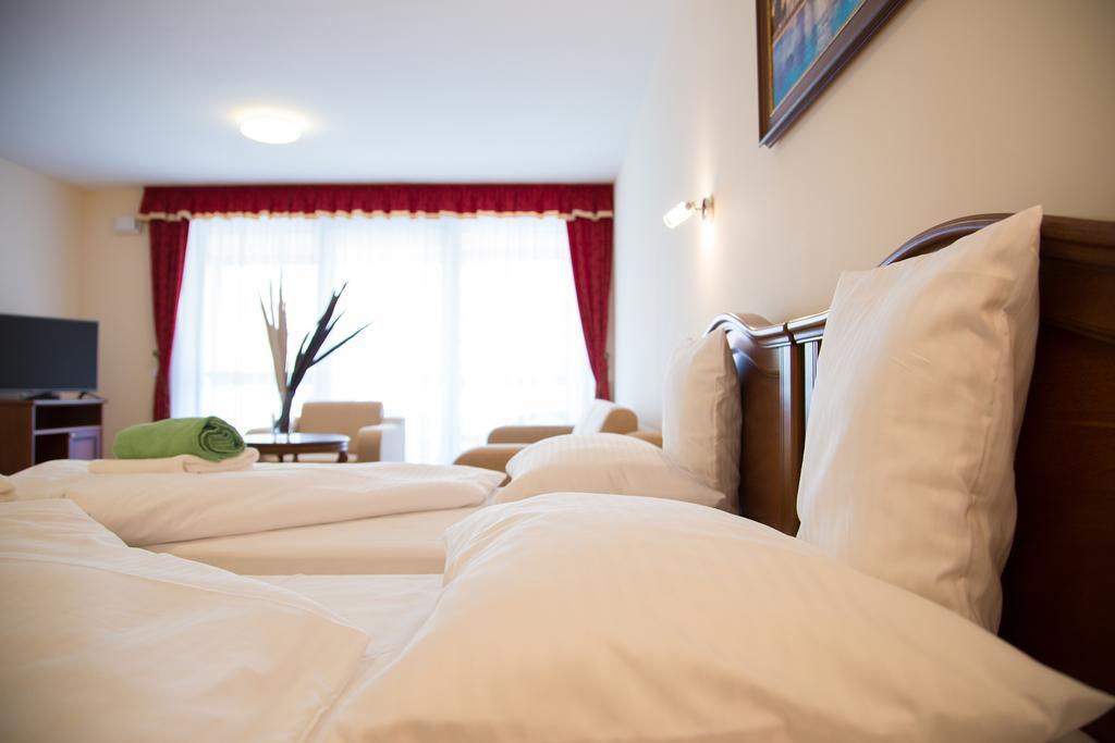 Luxury Hotel Siófok Habitación foto